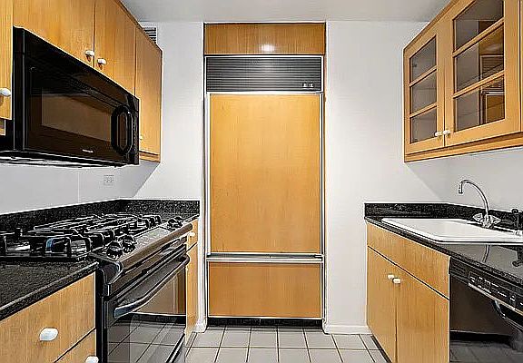 4th image of 160 W 66th St APT 22F