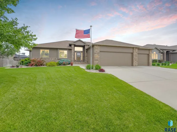 2412 S Camden Ave, Sioux Falls, SD 57106