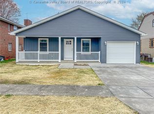 2932 Virginia Ave, Hurricane, WV 25526