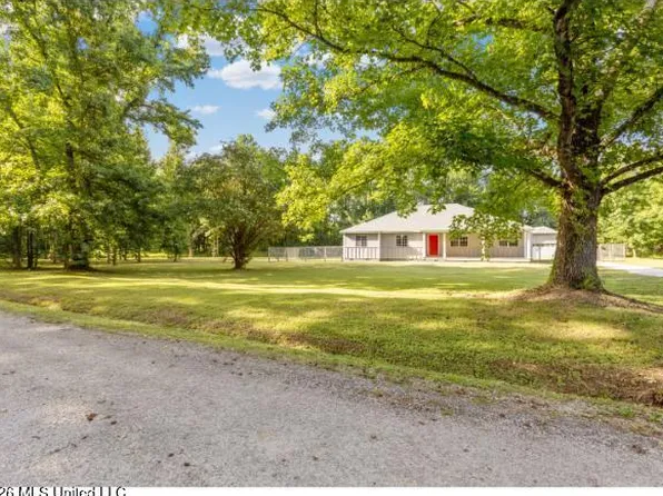 1768 Shinault Rd, Byhalia, MS 38611