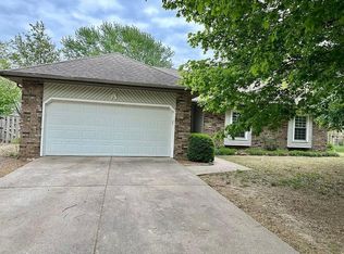 4042 S El Salvador Ave, Springfield, MO 65807