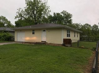 1126 S Willow Ln, Springfield, MO 65804