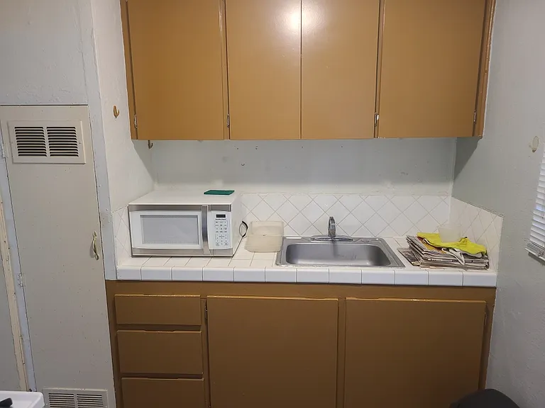 701 W Yandell Dr #4-1 — Photo 8