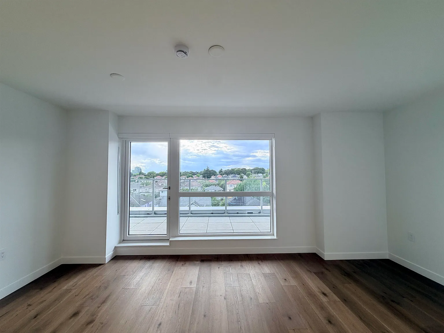 2 bed, 950 sqft, $3,400 — Photo 4
