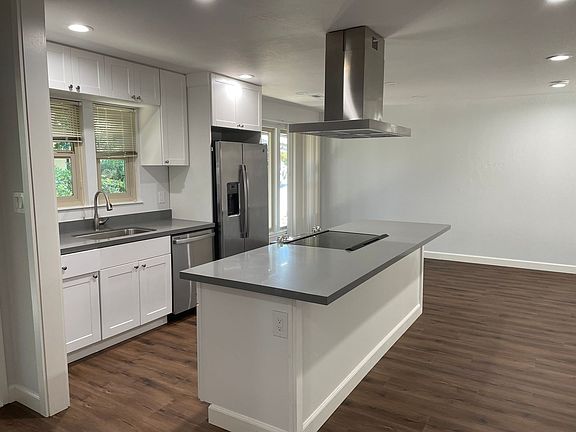 3rd image of 1974 Desert Cir APT 3