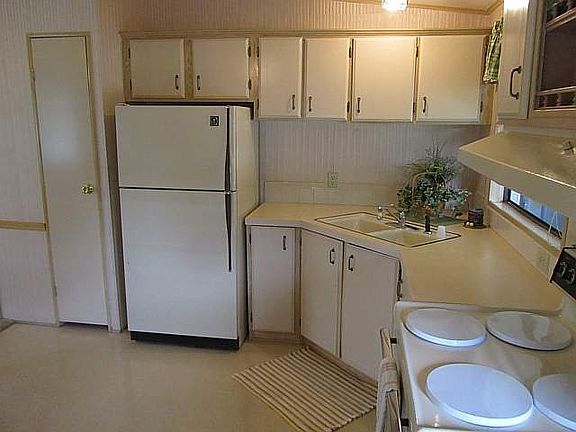 3rd image of 120 W Pine Dr