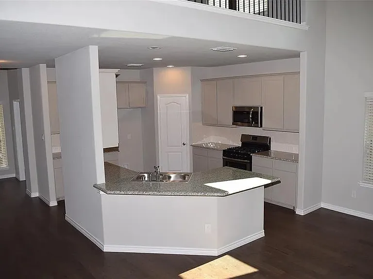 8245 Spruce Meadows Dr — Photo 6