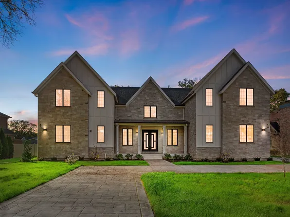 1921 Beechnut Rd, Northbrook, IL 60062