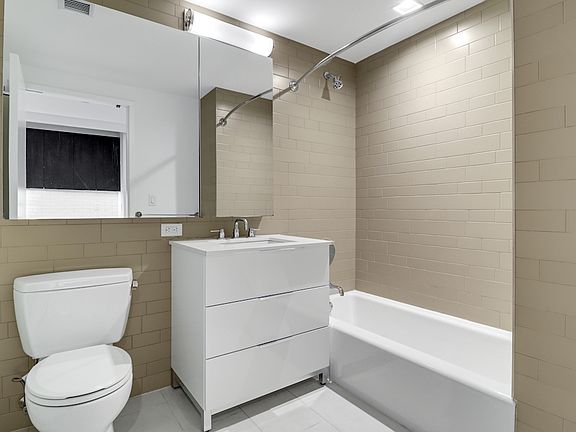 5th image of 535 W 43rd St S #10F