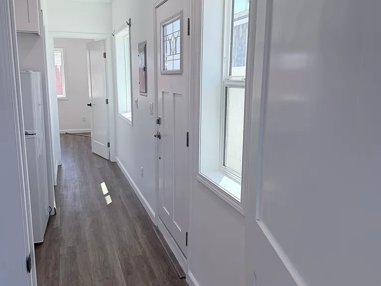 9733 Omelveny Ave — Photo 6