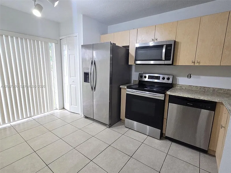 1271 SE 28th Ct #104