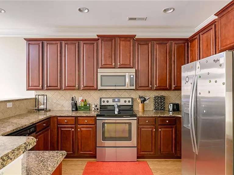 1135 Heritage Path Ln — Photo 9