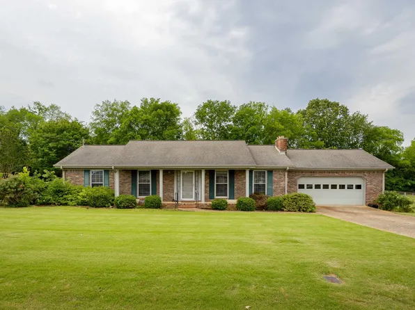 815 Renee Dr, Tuscumbia, AL 35674