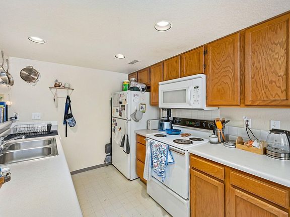 5th image of 1225 W Prospect Rd #T-66