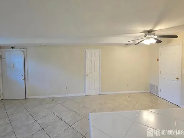 334 College Dr — Photo 5