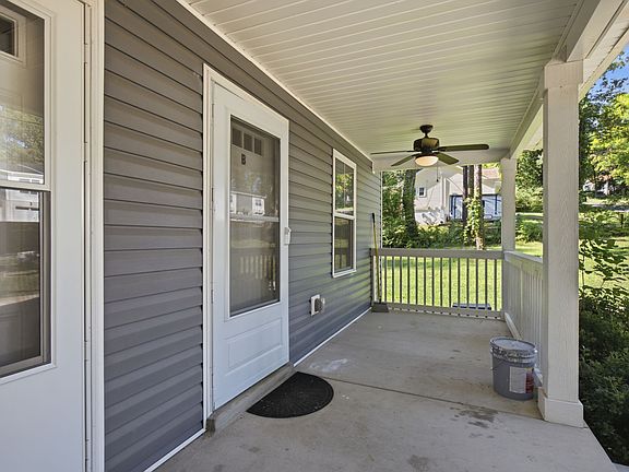 4th image of 222 Cave St #B
