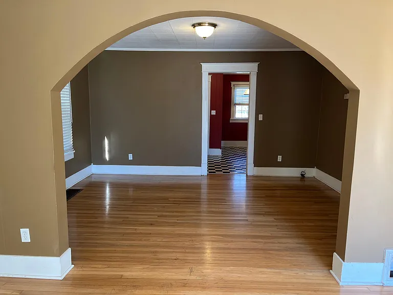 1007 Cynthia St — Photo 6