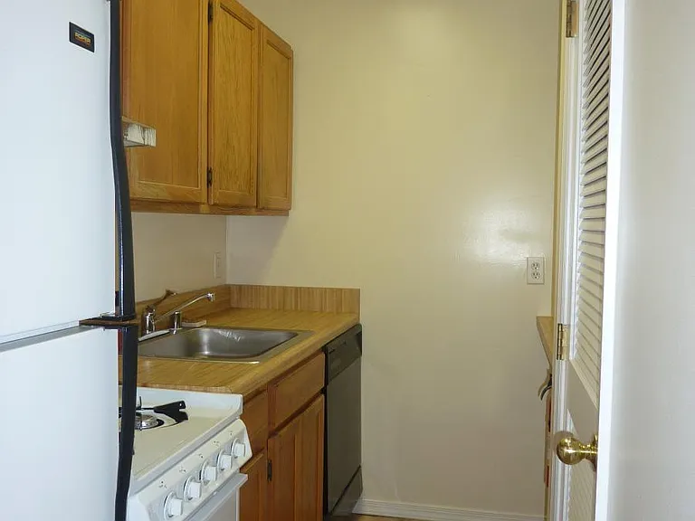 1412 S Carolina Ave SE — Photo 4