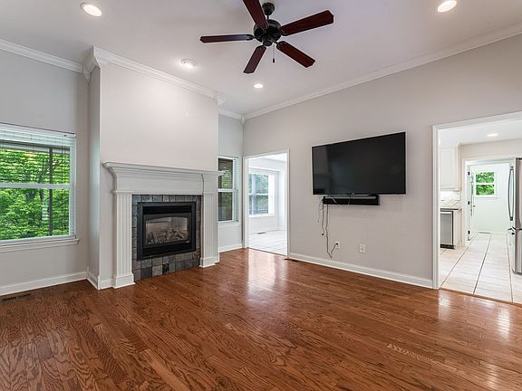 5th image of 32 Latshaw Dr