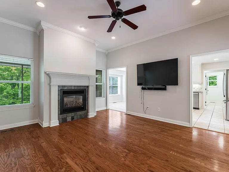 32 Latshaw Dr — Photo 5
