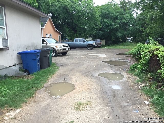 2nd image of 209 W Southcross Blvd