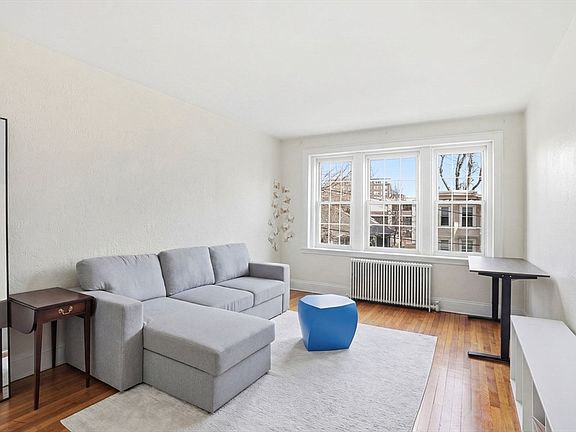 4th image of 90 Kilsyth Rd APT 32