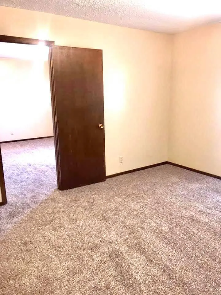 1403 Hennessey St — Photo 4