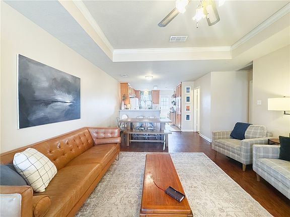 3rd image of 906 Camellia Ct
