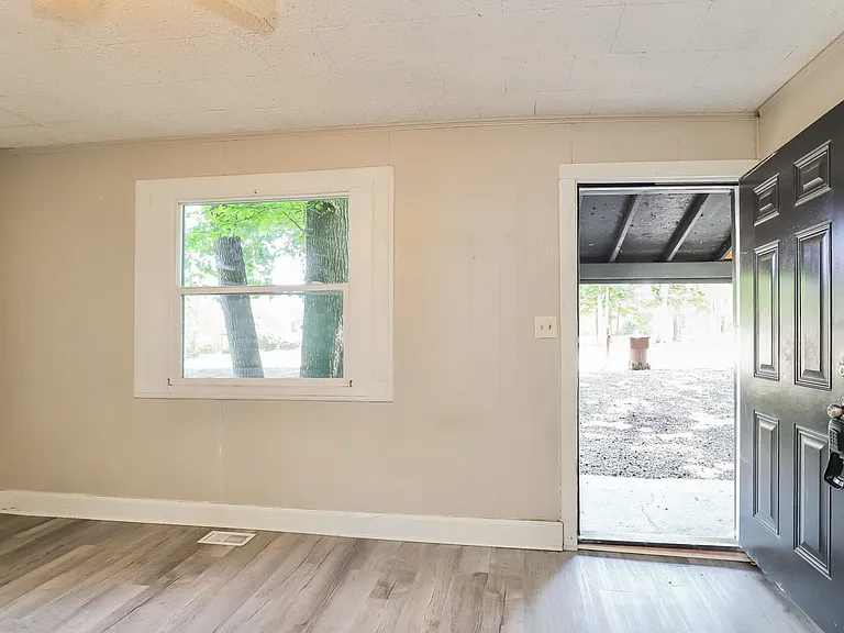 505 Henry Pl — Photo 12