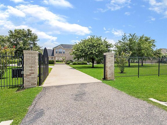 3rd image of 3703 Chesterdale Dr