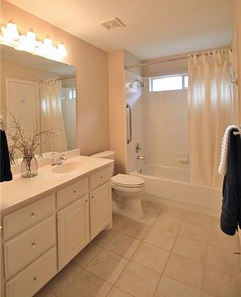 4th image of 1000 Lake Point Cir