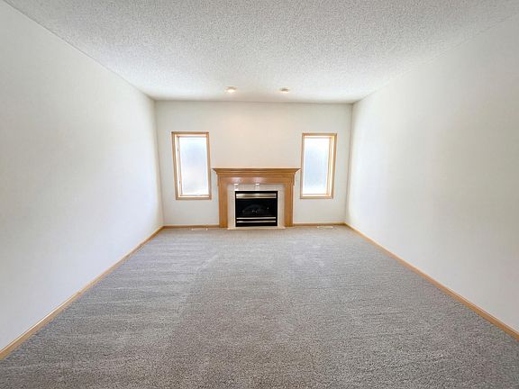 3rd image of 4298 Balsam Ln N