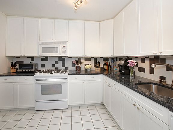 4th image of 201 E 28th St #9A