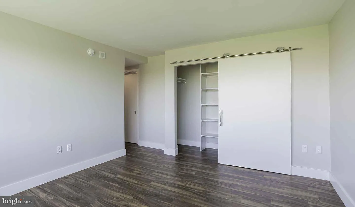 Studio, 425 sqft, $1,431 — Photo 2