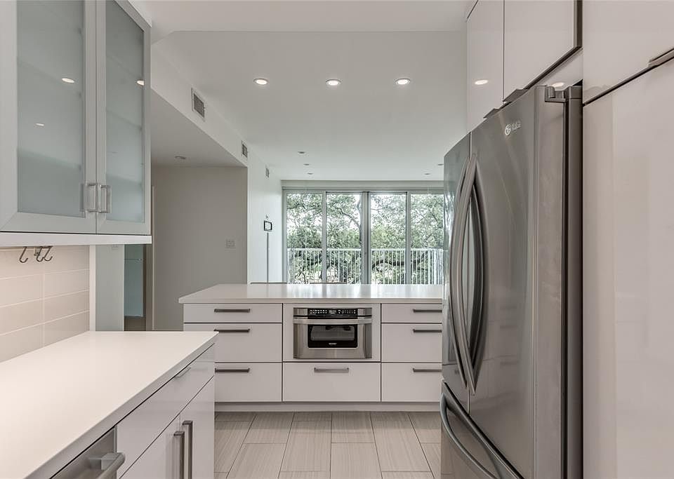 1st image of 3614 Montrose Blvd Unit 305