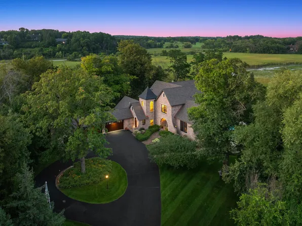 1070 Ferndale Rd W, Wayzata, MN 55391