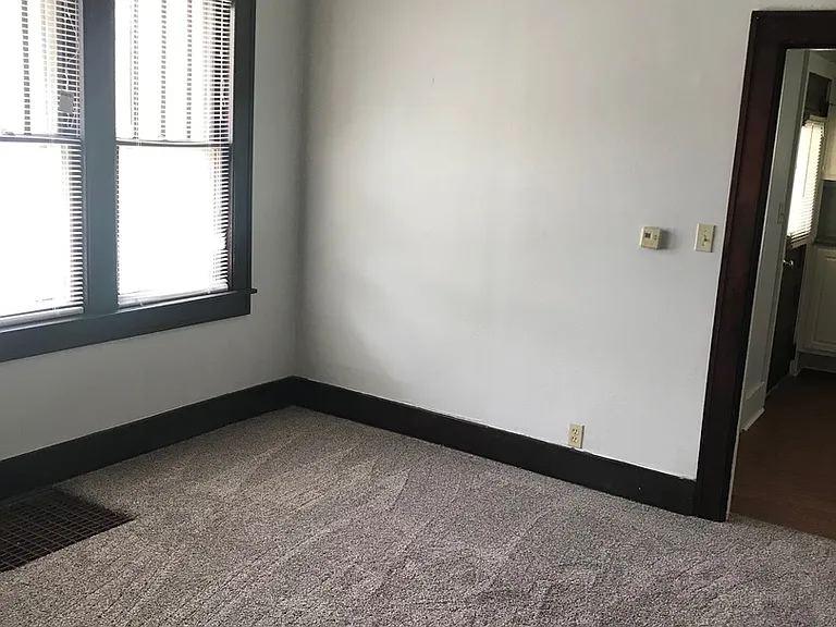 17 Park Ave #19 — Photo 4