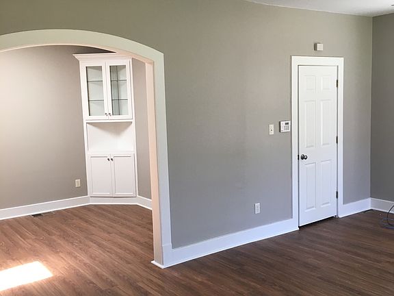5th image of 303 Saint Charles Ave