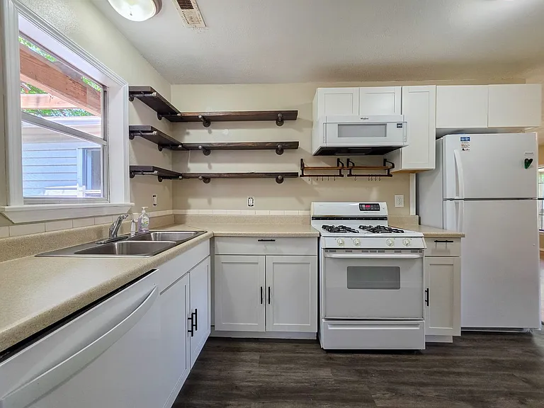 1505 N Garland Ave — Photo 8