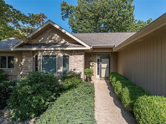 3rd image of 16 Timbercrest Ln