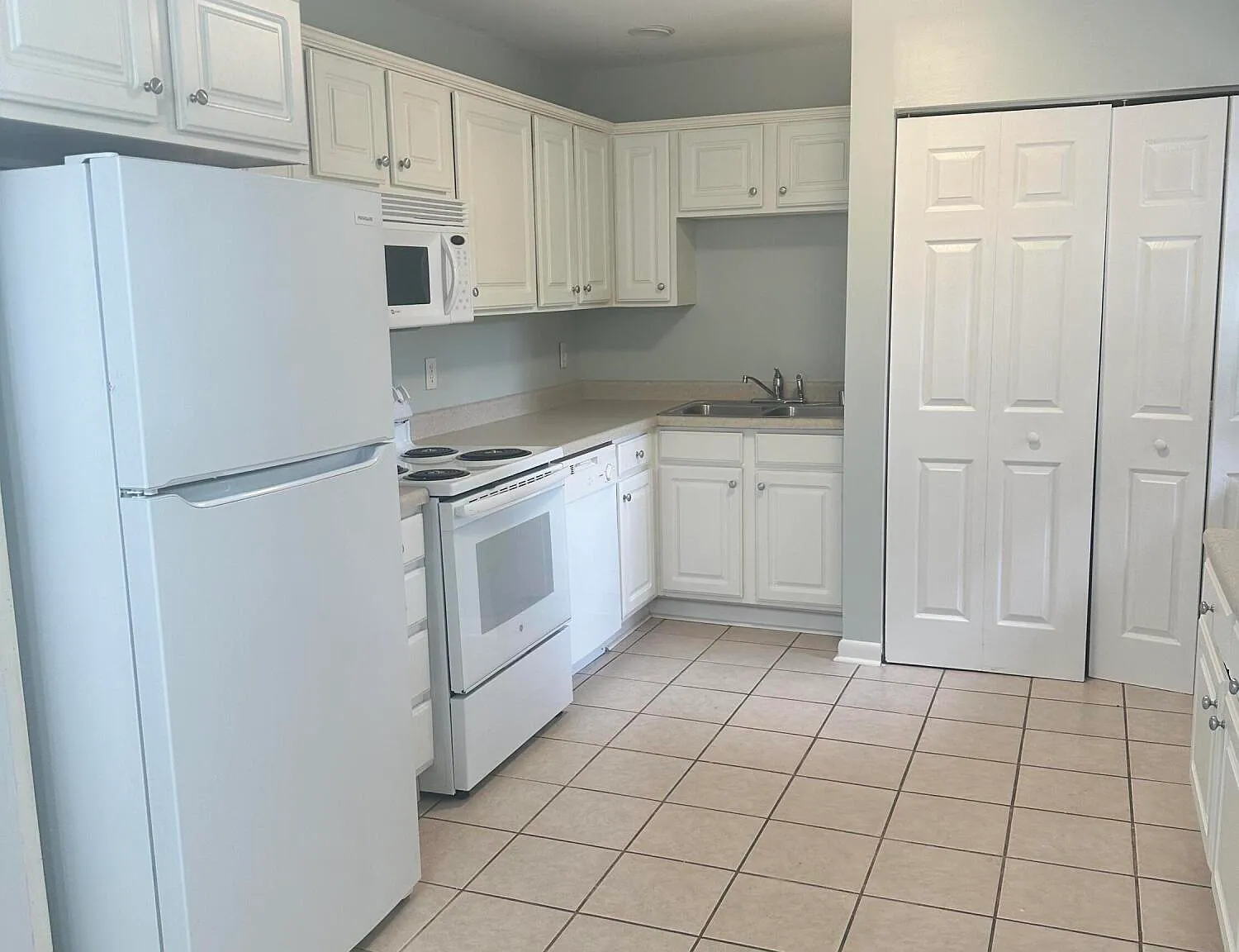 3 bed, 2.0 bath, 1110 sqft, $1,600 — Photo 4