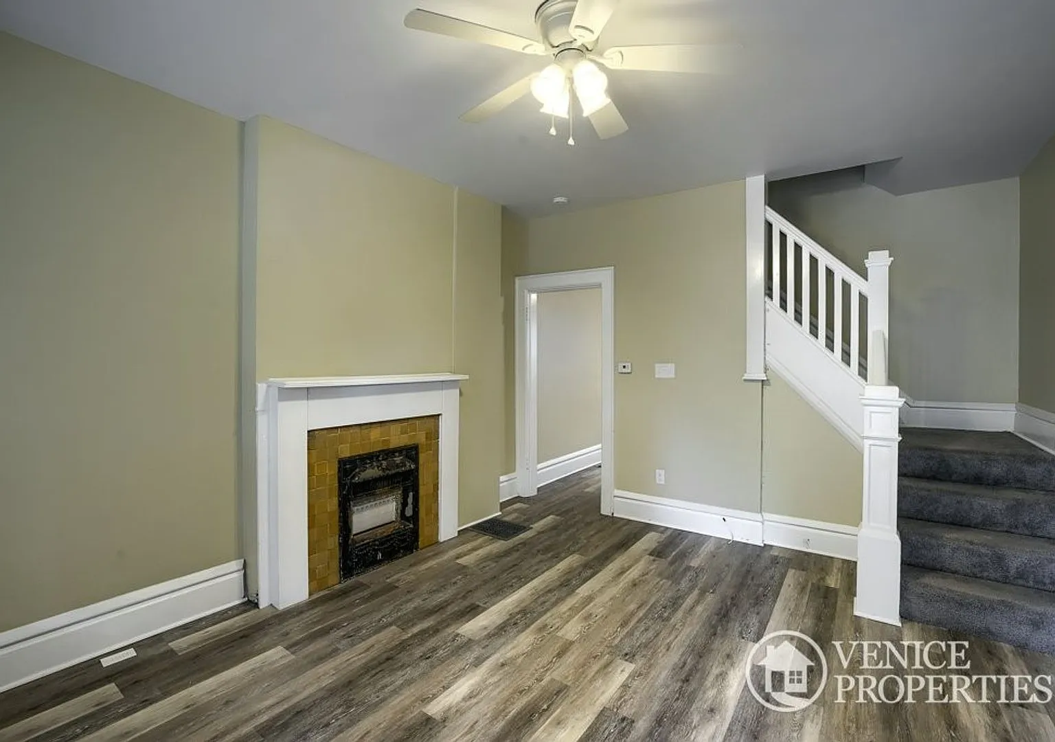 Charming 2BR on Lane Avenue and Indiana — Photo 2
