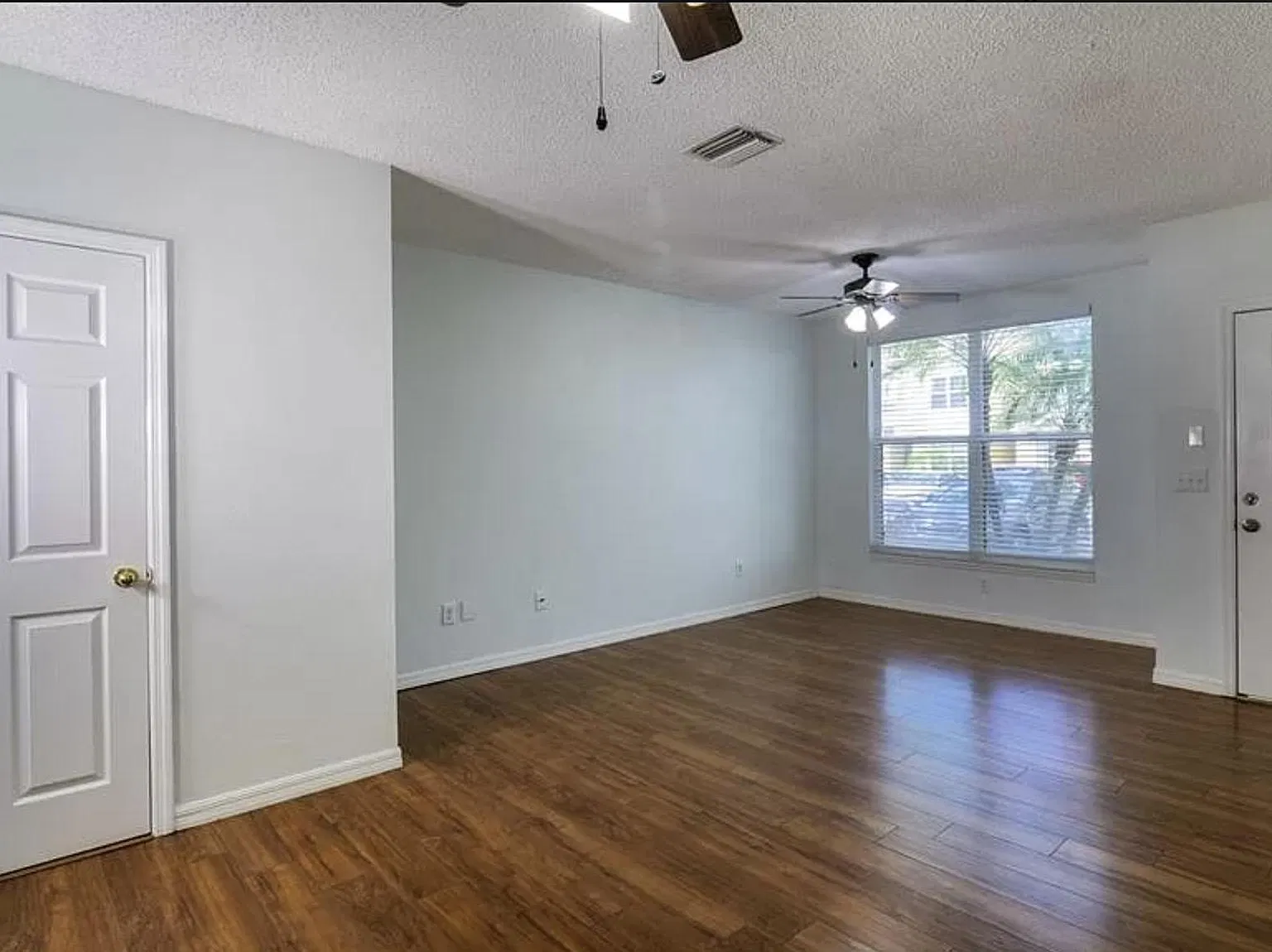 3 bed, 2.5 bath, 1506 sqft, $2,200 — Photo 4