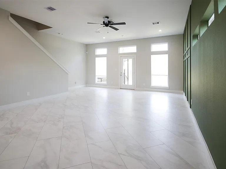 5113 Hershe St #B — Photo 4