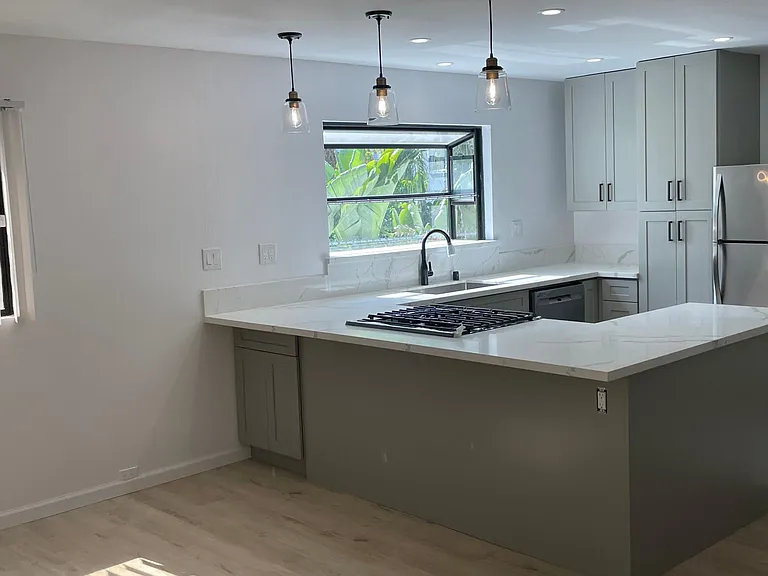 1622 Myrtle Ave — Photo 4