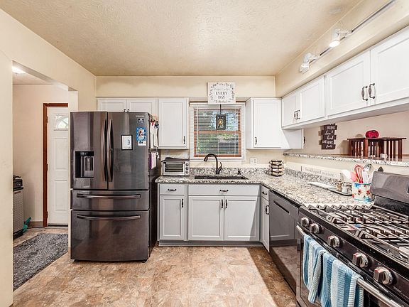 4th image of 3267 Castleton St