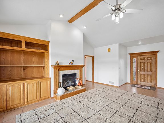 4th image of 9218 Nevada St