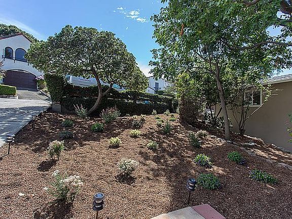 4th image of 1565 Sunnyslope Ave