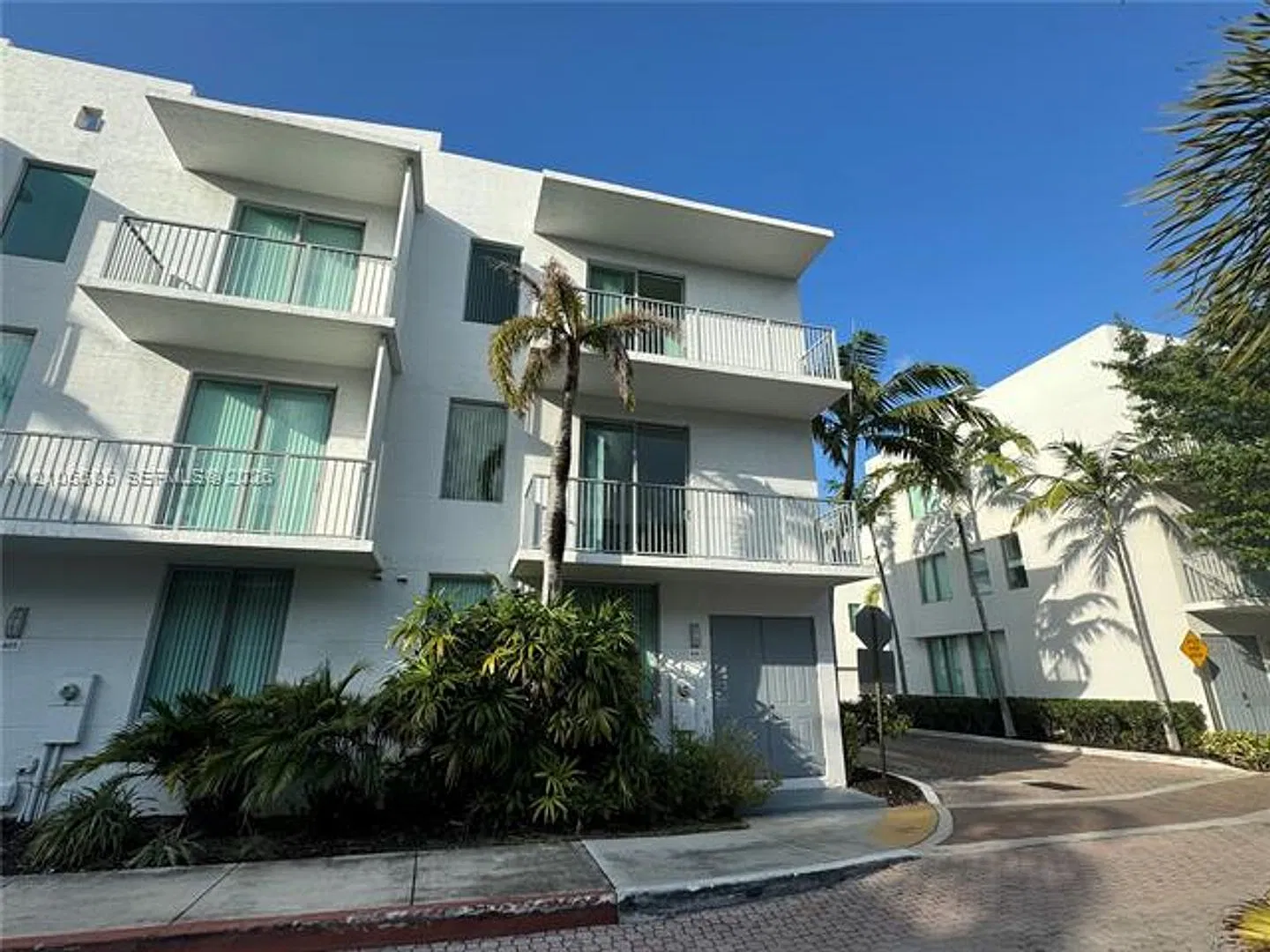 2146 Van Buren St th 406, Hollywood, FL 33020 — Photo 2