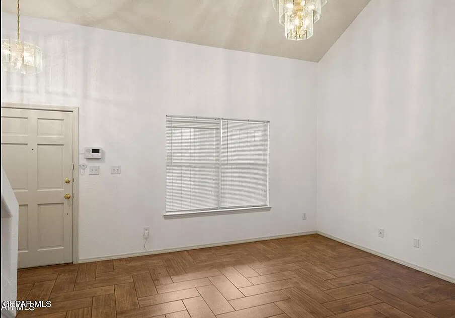 3 bed, 2.0 bath, 1261 sqft, $1,695 — Photo 2